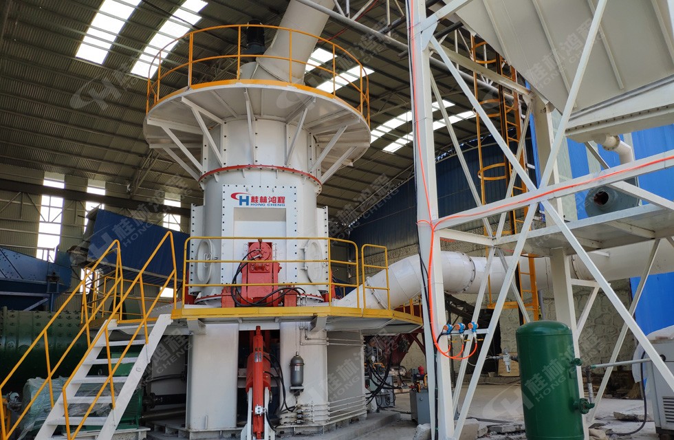 霞石磨粉機(jī)HLM1500立磨河南客戶設(shè)備投產(chǎn) 霞石磨粉機(jī)HLM1500立磨河南客戶設(shè)備投產(chǎn)