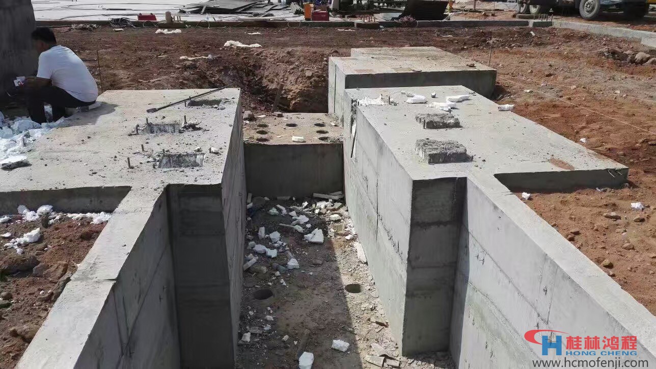 客戶現場磨粉機地基已經建好 客戶現場磨粉機地基已經建好