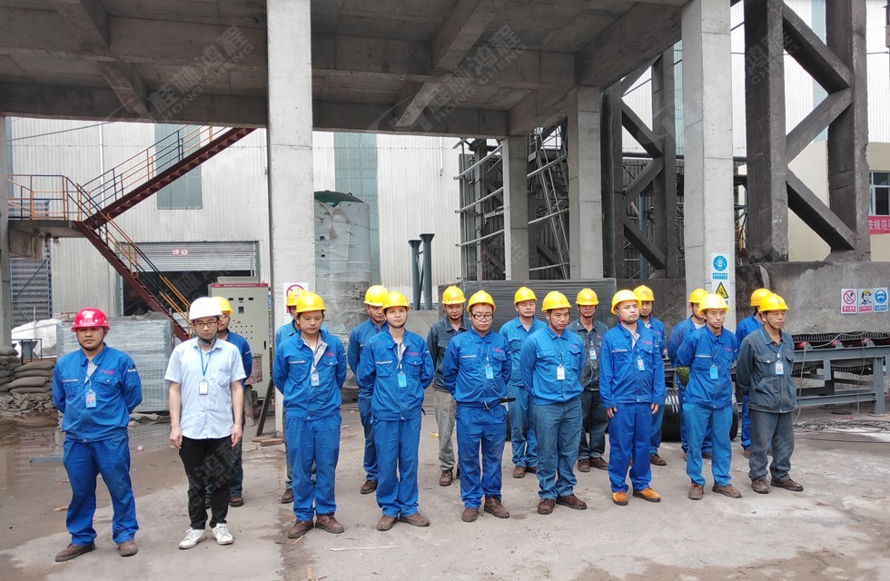 桂林鴻程立磨制粉設備總包項目安裝中 桂林鴻程立磨制粉設備總包項目安裝中